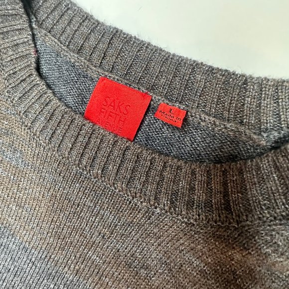 Saks fifth Avenue. Men’s long sleeve pull over sweater.‎ Size large. - Picture 7 of 8